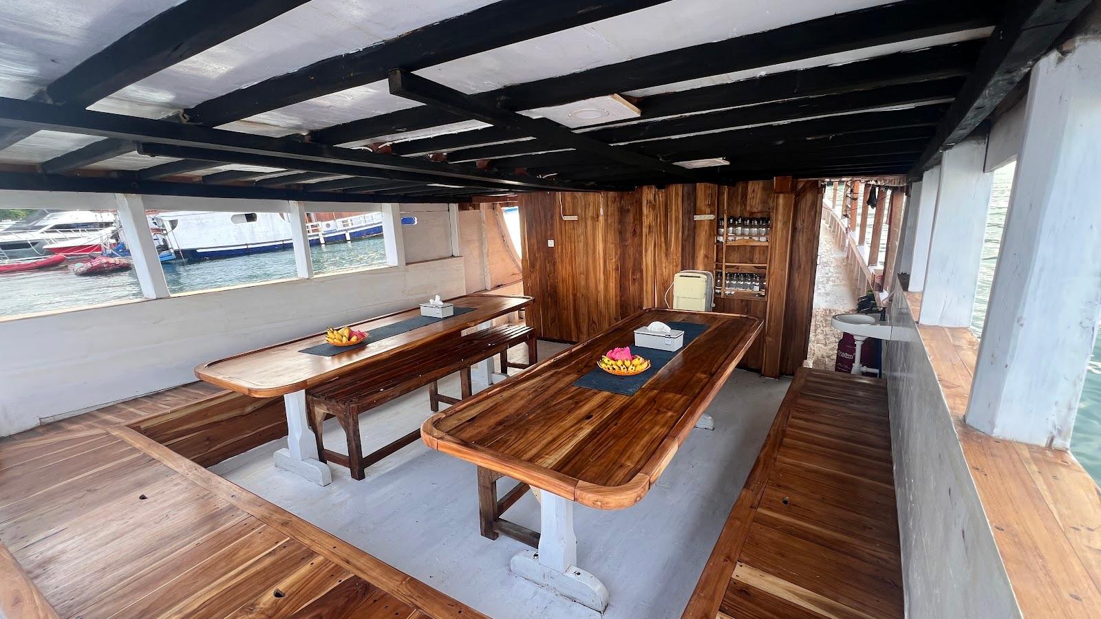 Flores Utama — DINING ROOM (image 5)
