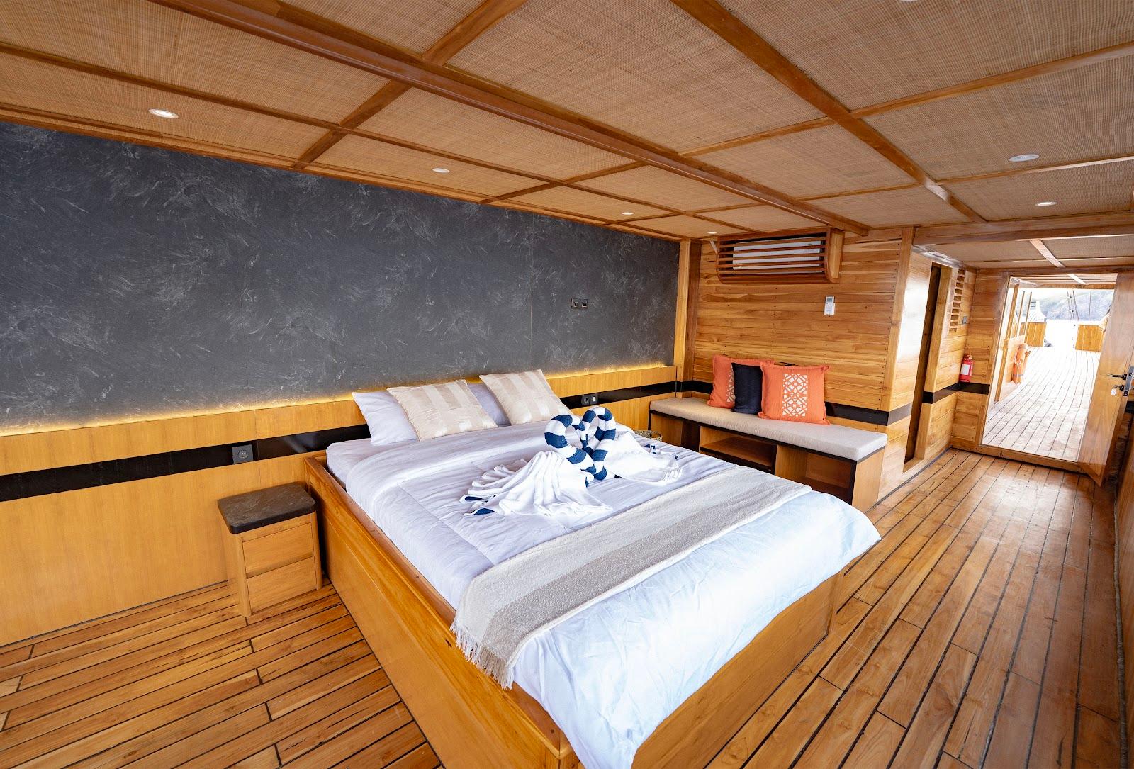 Lamborajo 3 — Cabin 7 (Royal Master - Queen bed + Extra 2x Single Bed  + private bathroom and jacuzzi) (image 6)