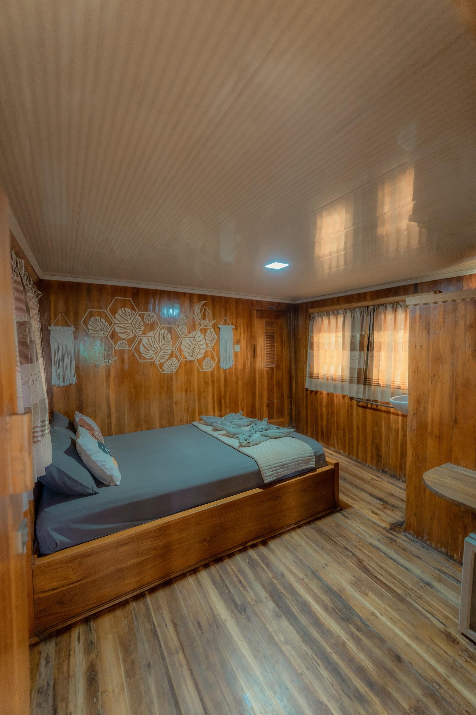 Almadira — CABIN 6- Master Ocean (QueenBed + Extra Queen Bed + Private bathroom) (image 3)