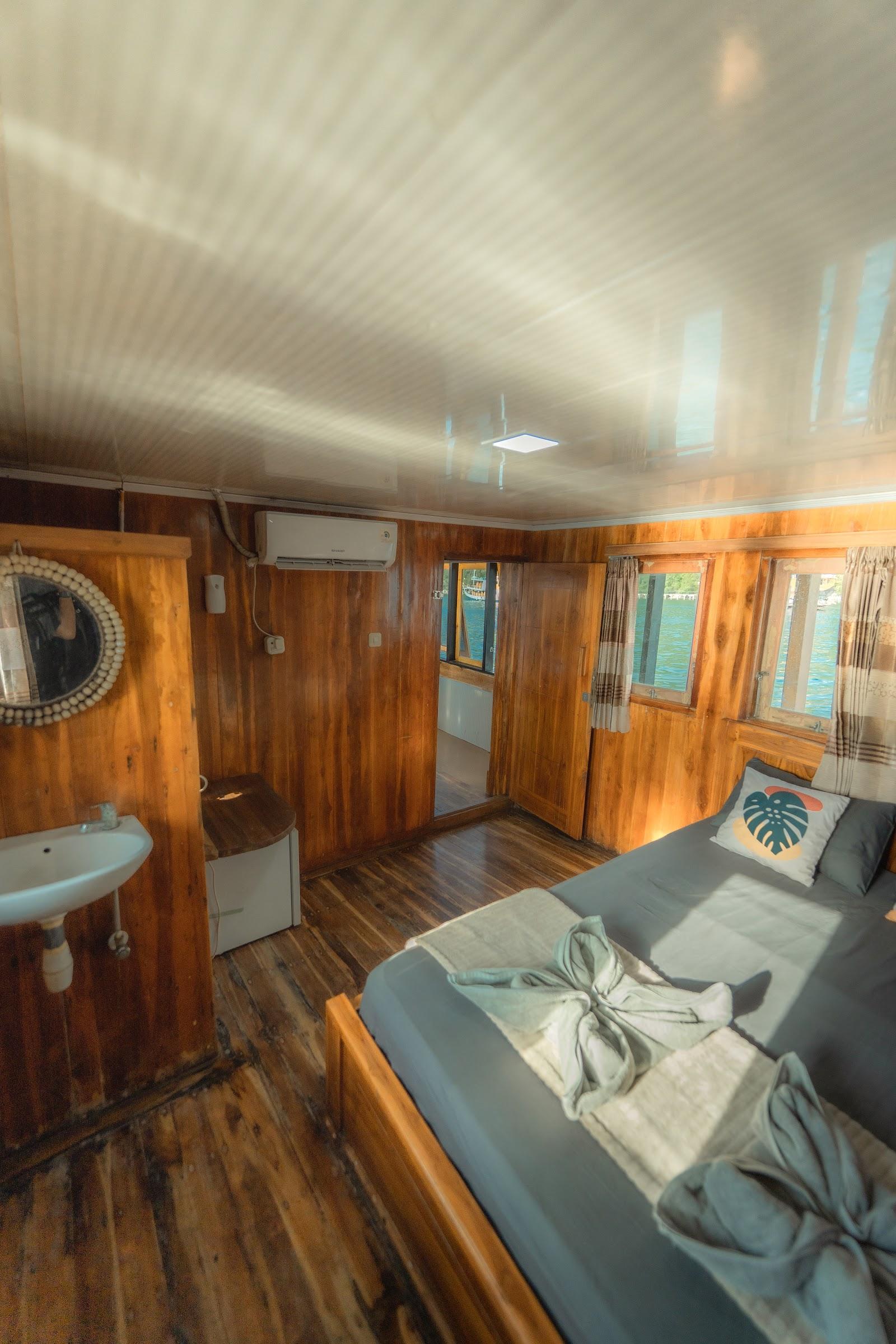 Almadira — CABIN 6- Master Ocean (QueenBed + Extra Queen Bed + Private bathroom) (image 7)
