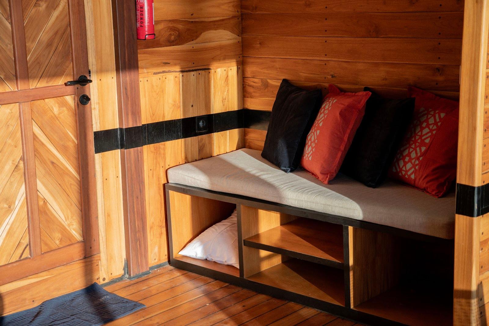 Lamborajo 3 — Cabin 5 (Master Ocean - Queen bed + Extra Single Bed  + private bathroom and jacuzzi) (image 12)