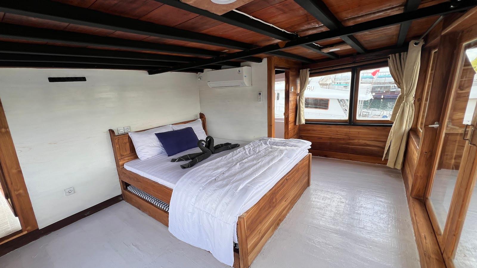 Flores Utama — Royal Master (Queen Bed + extra bed) (image 4)