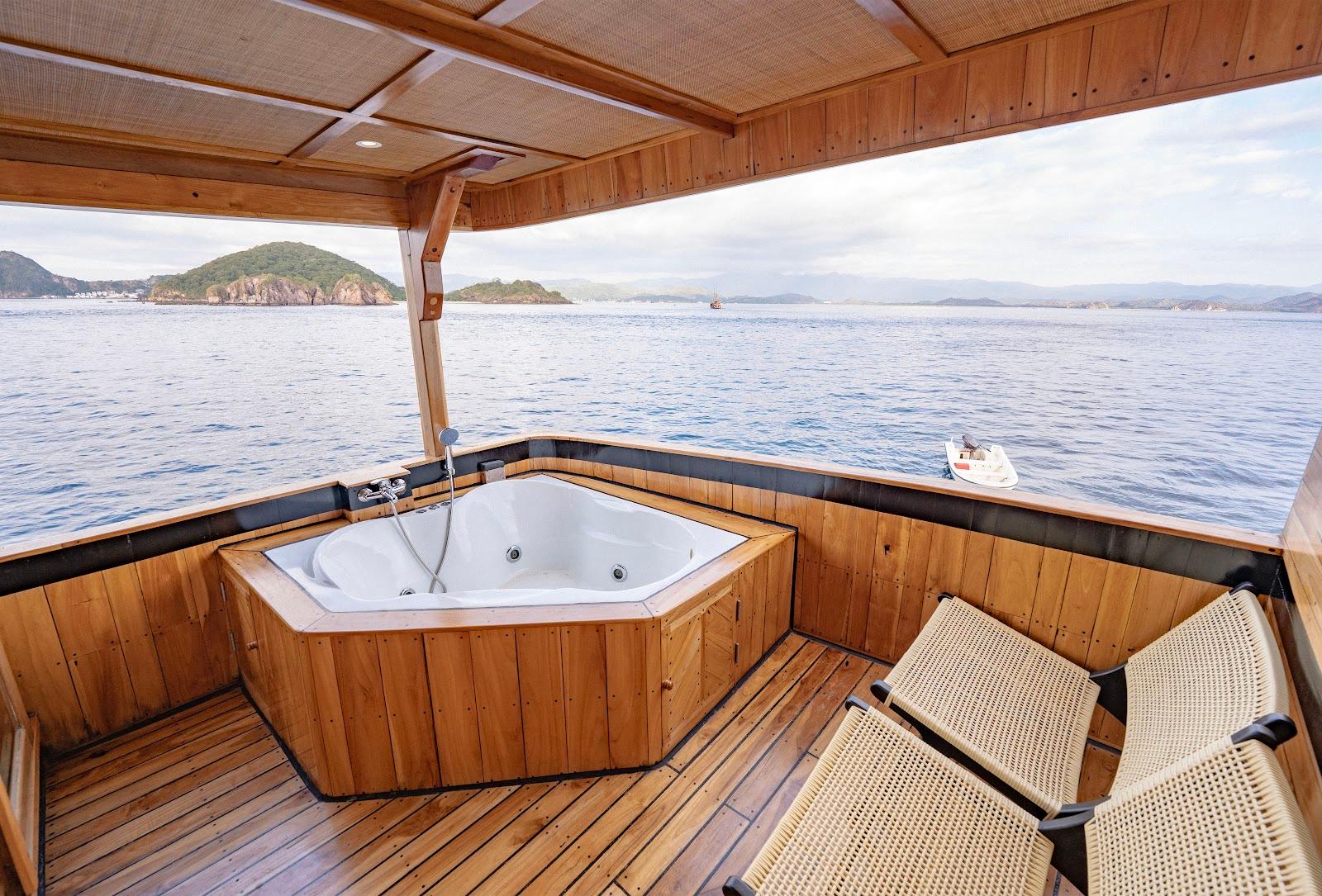 Lamborajo 3 — Cabin 7 (Royal Master - Queen bed + Extra 2x Single Bed  + private bathroom and jacuzzi) (image 9)