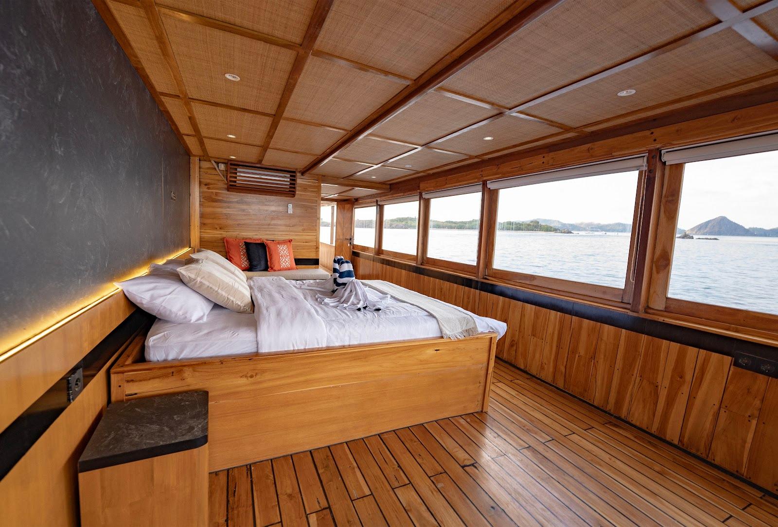 Lamborajo 3 — Cabin 7 (Royal Master - Queen bed + Extra 2x Single Bed  + private bathroom and jacuzzi) (image 10)