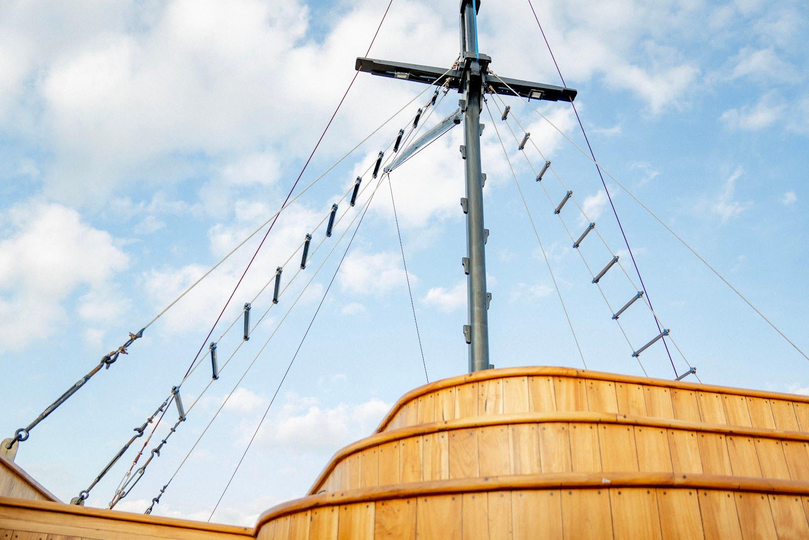 Lamborajo 3 — Jacuzzi and Sundeck - Upper Deck (image 2)