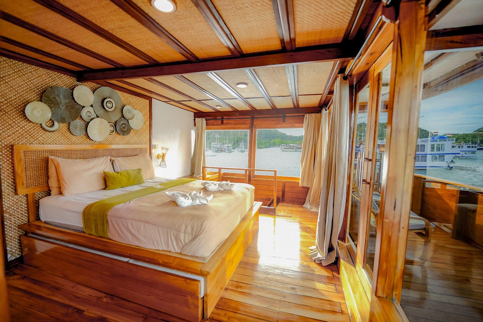 Yumana — 1_Royal Suite Cabin (image 3)