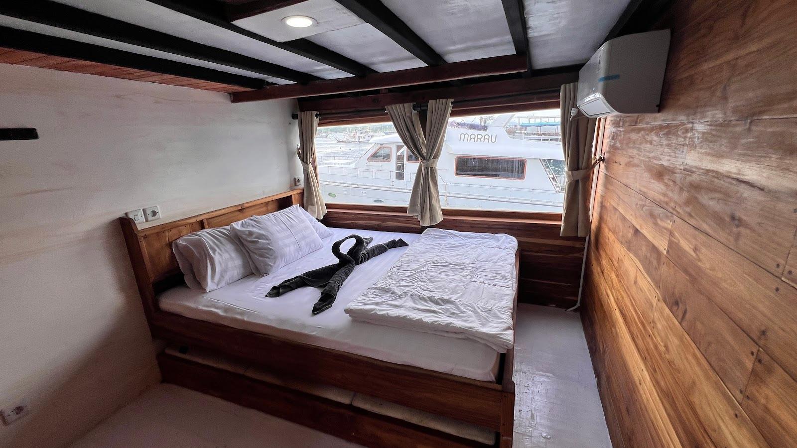 Flores Utama — Master Ocean 2 (Queen Bed + extra bed) (image 8)