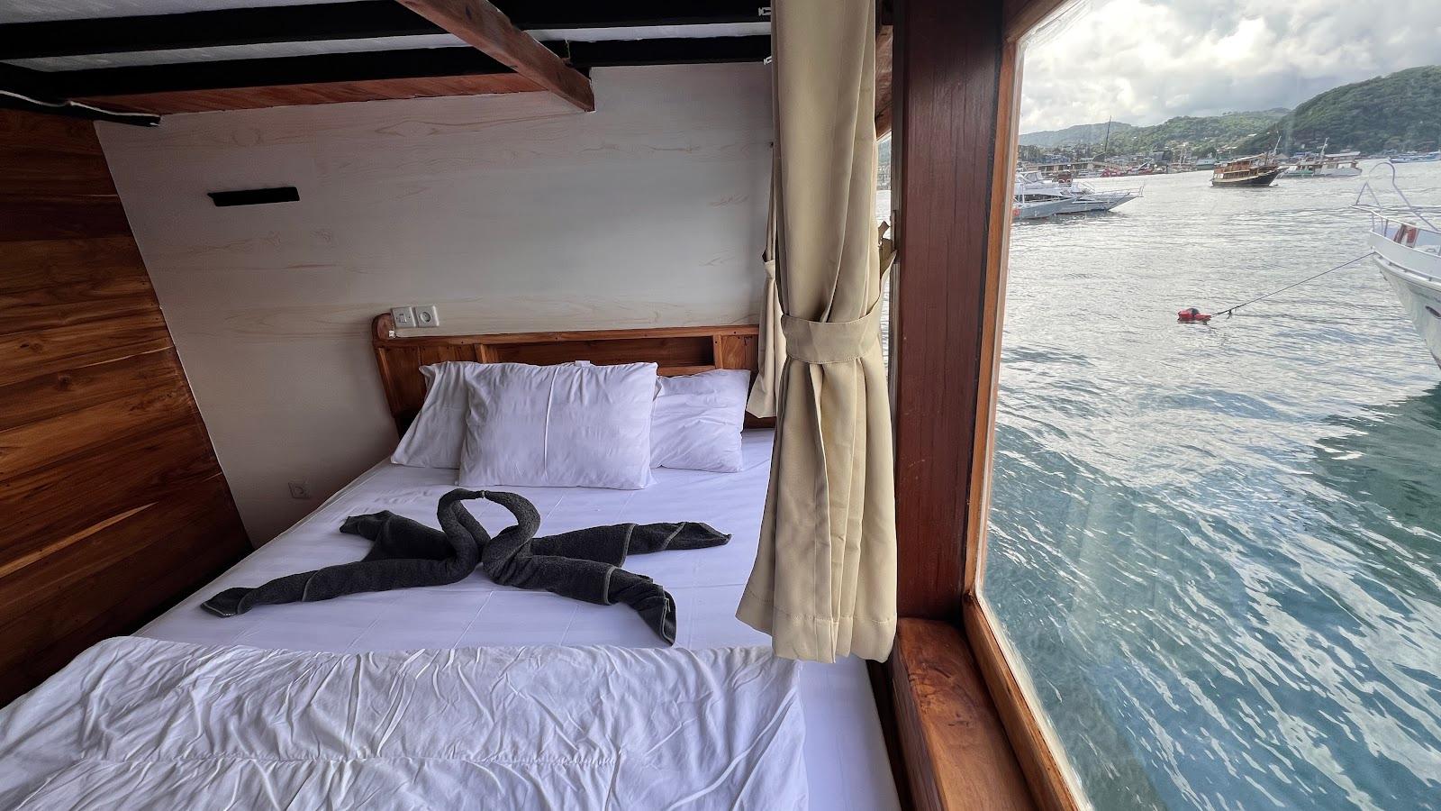 Flores Utama — Master Ocean 2 (Queen Bed + extra bed) (image 5)