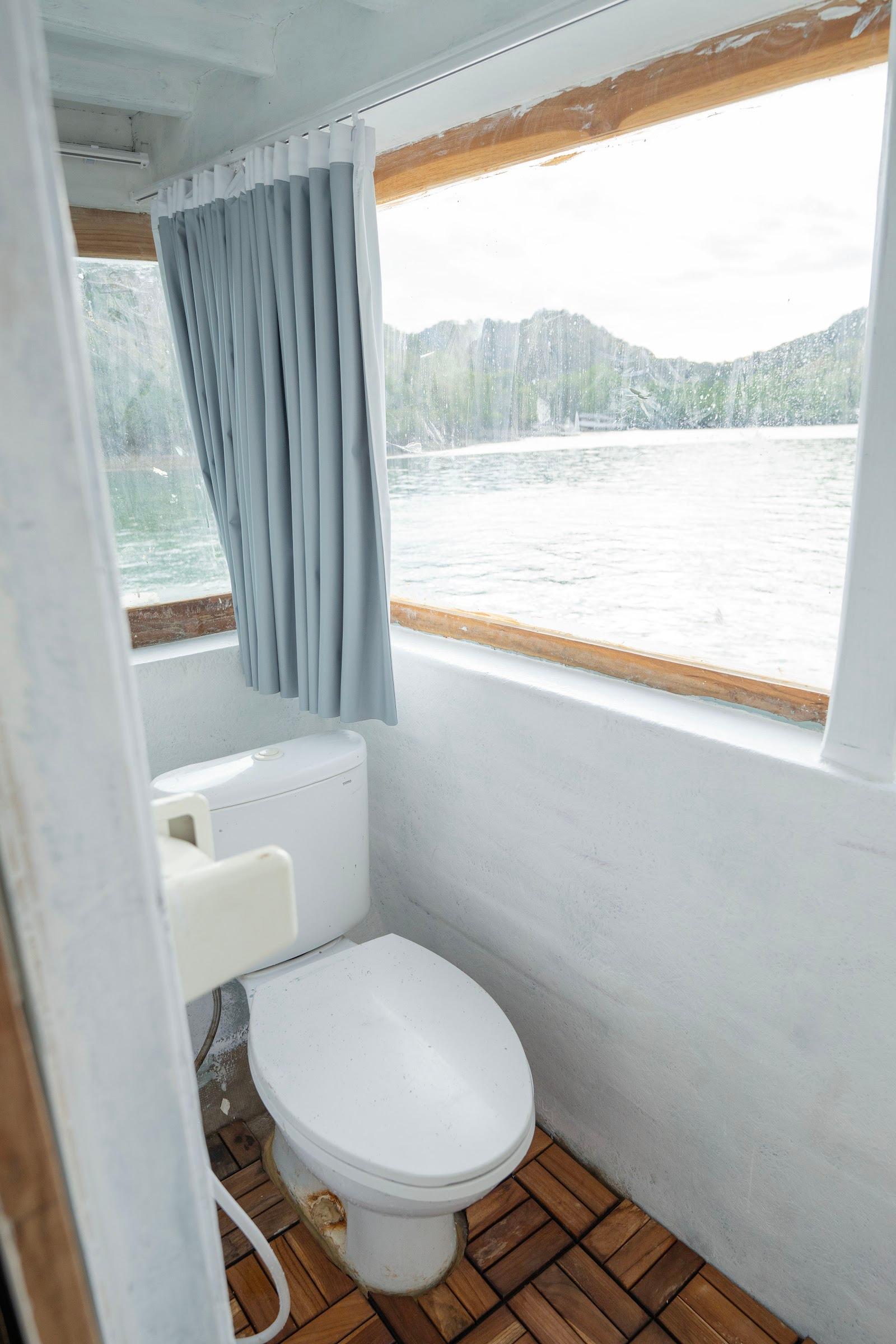 Alfathran — 6. Master Ocean View - upper deck(queen bed + Extra Single Bed 2-3 pax) (image 11)