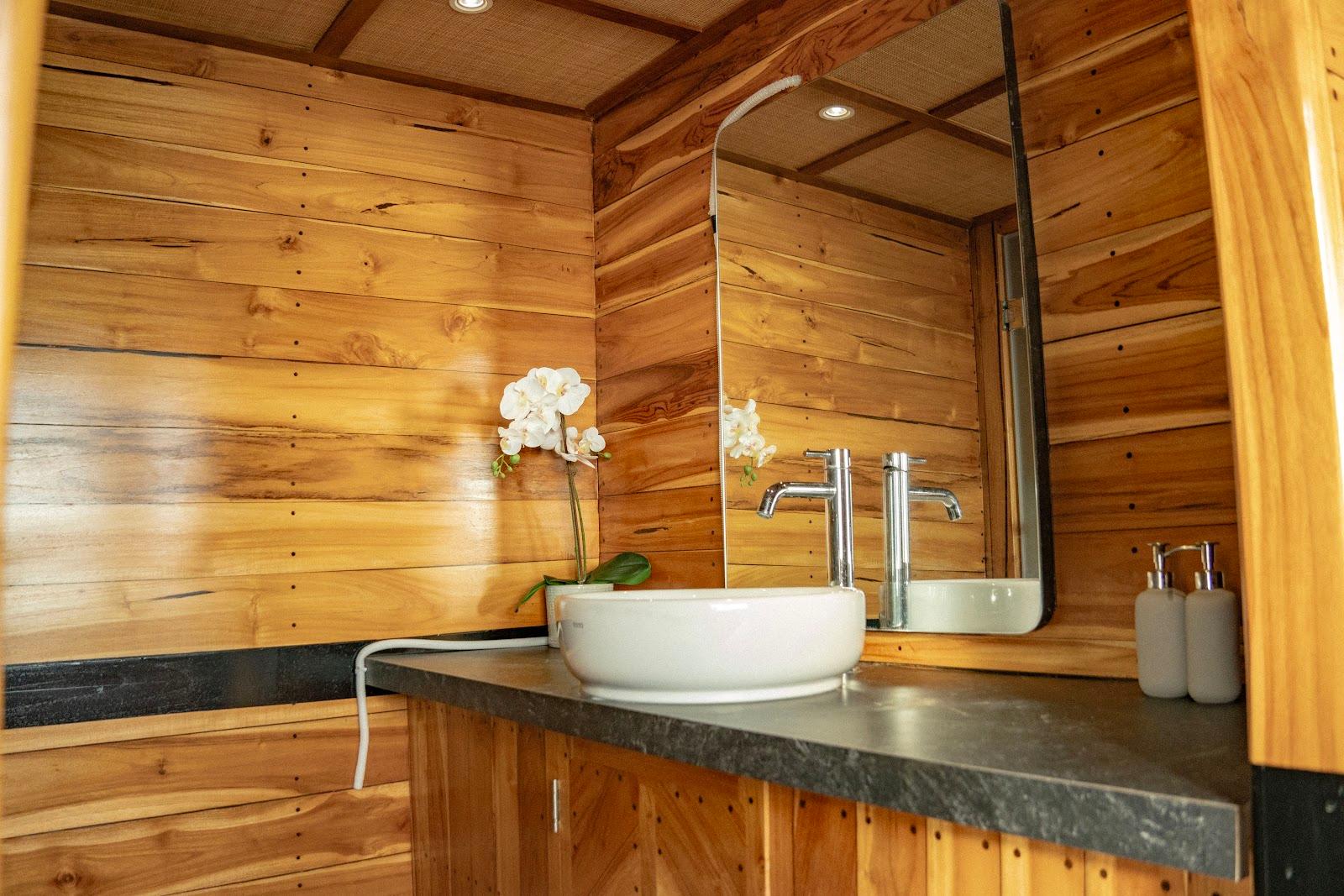 Lamborajo 3 — Cabin 8 (Royal Master - Queen bed + Extra 2x Single Bed  + private bathroom and jacuzzi) (image 21)