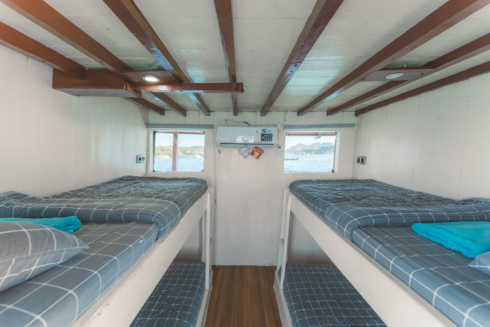 Lamborajo 1 — 2-Share Cabin(2) - 4x Single Bunk Bed (image 1)