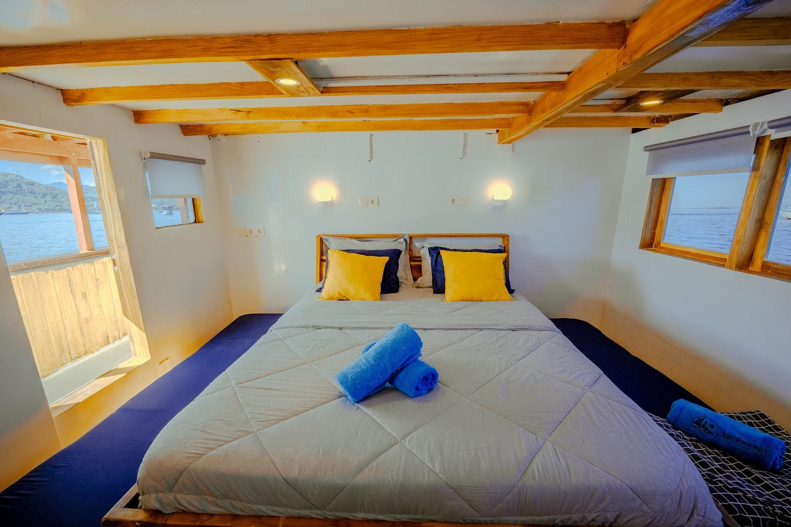 Lamborajo 1 — 5-Master Ocean (1) - Queenbed + 2x Extra Bed , Private bathroom (image 7)