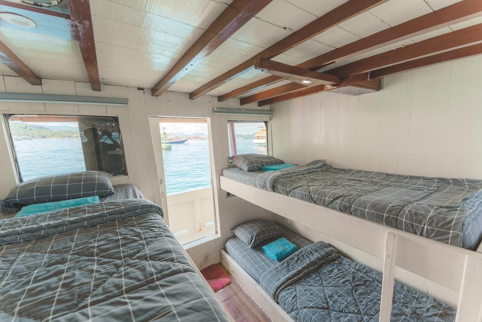 Lamborajo 1 — 2-Share Cabin(2) - 4x Single Bunk Bed (image 3)