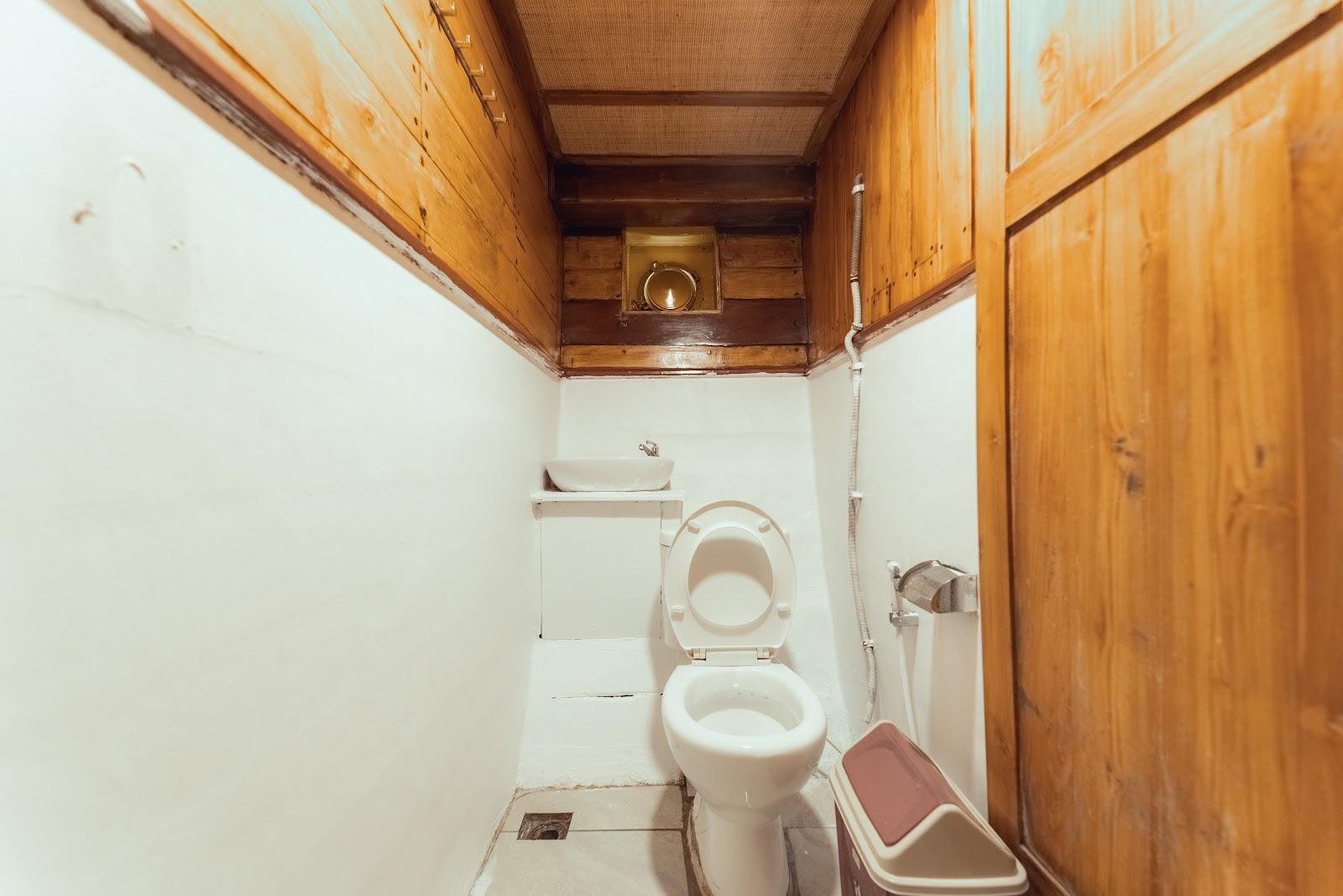 Lamborajo 2 — 2-Superior Cabin (2) Queen Bed + Single Bed - Priavte Bathroom (image 6)