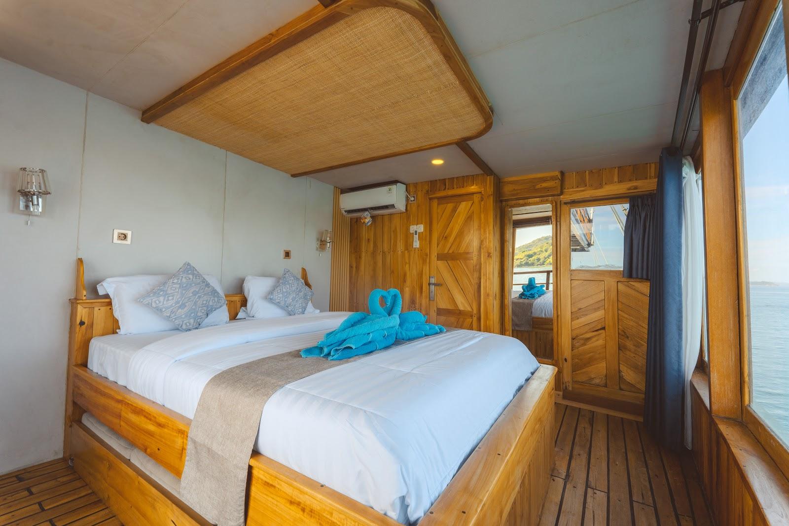 Lamborajo 2 — 7-Master Ocean-(1) Queen bed + Extra Bed -Private bathroom, balcony (image 3)