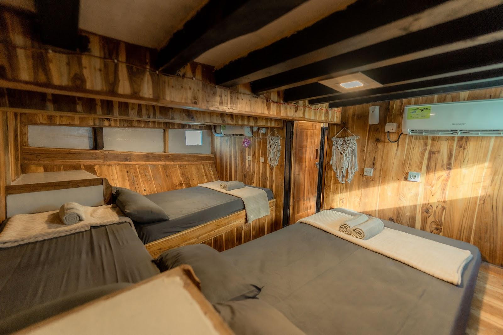 Almadira — CABIN 3- Share (QueenBed + QueenBed + Single) (image 4)
