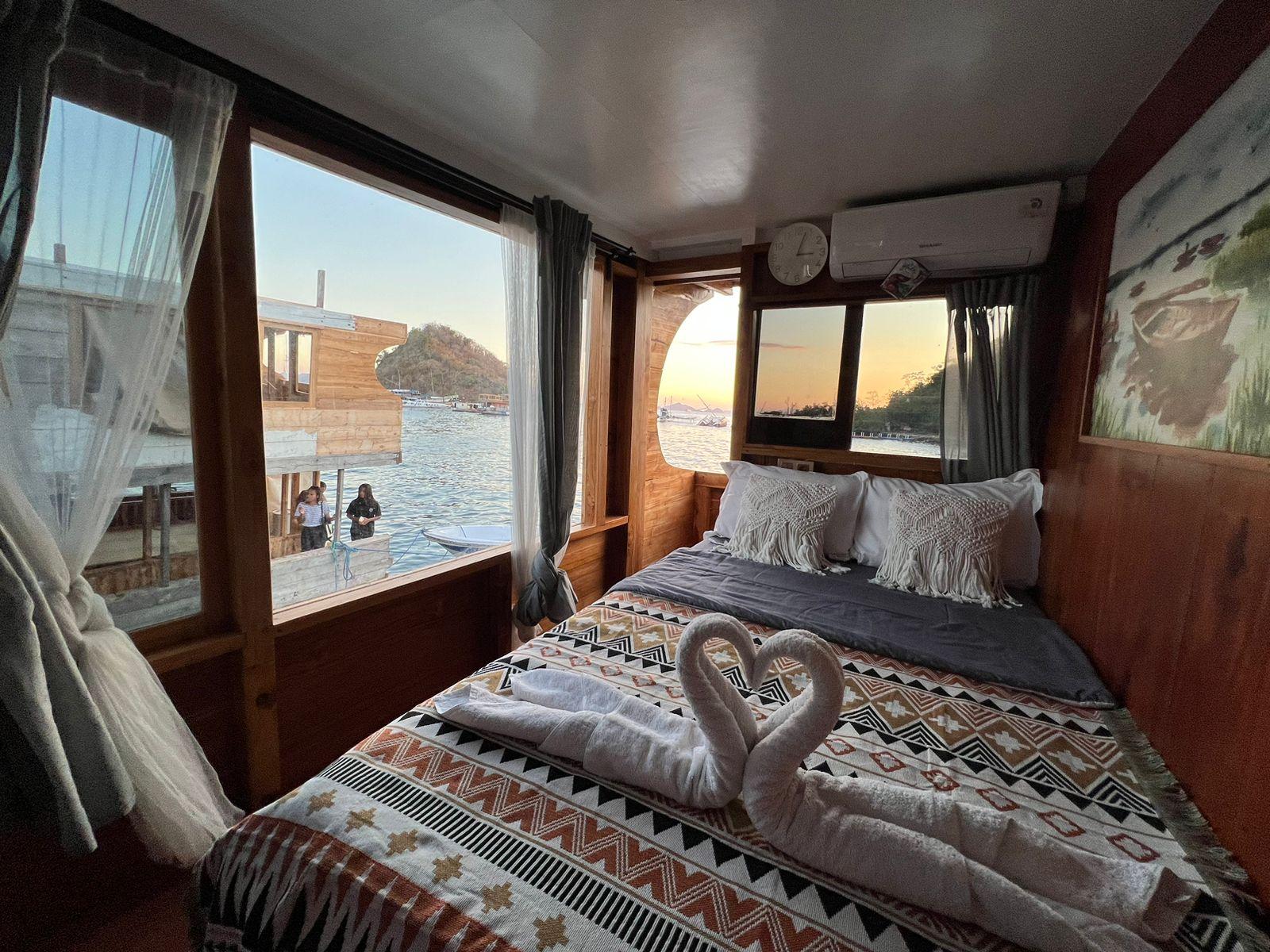 Dinara Live A Board — Cabin Krakatau & Semeru (Master + Full sea view + Bathroom + Balcony) (image 13)