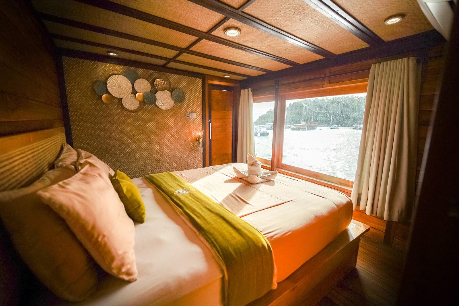 Yumana — 2_Signature Cabin Upper Deck (image 4)