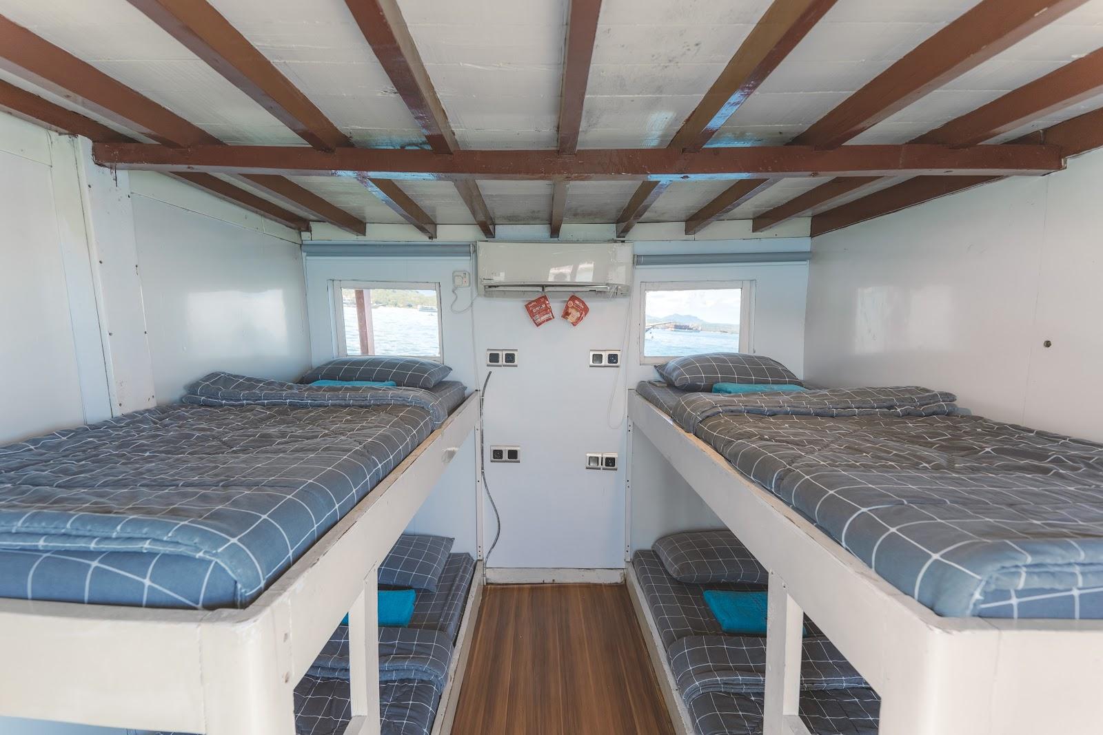 Lamborajo 1 — 1-Share Cabin(1) - 4x Single Bunk Bed (image 1)