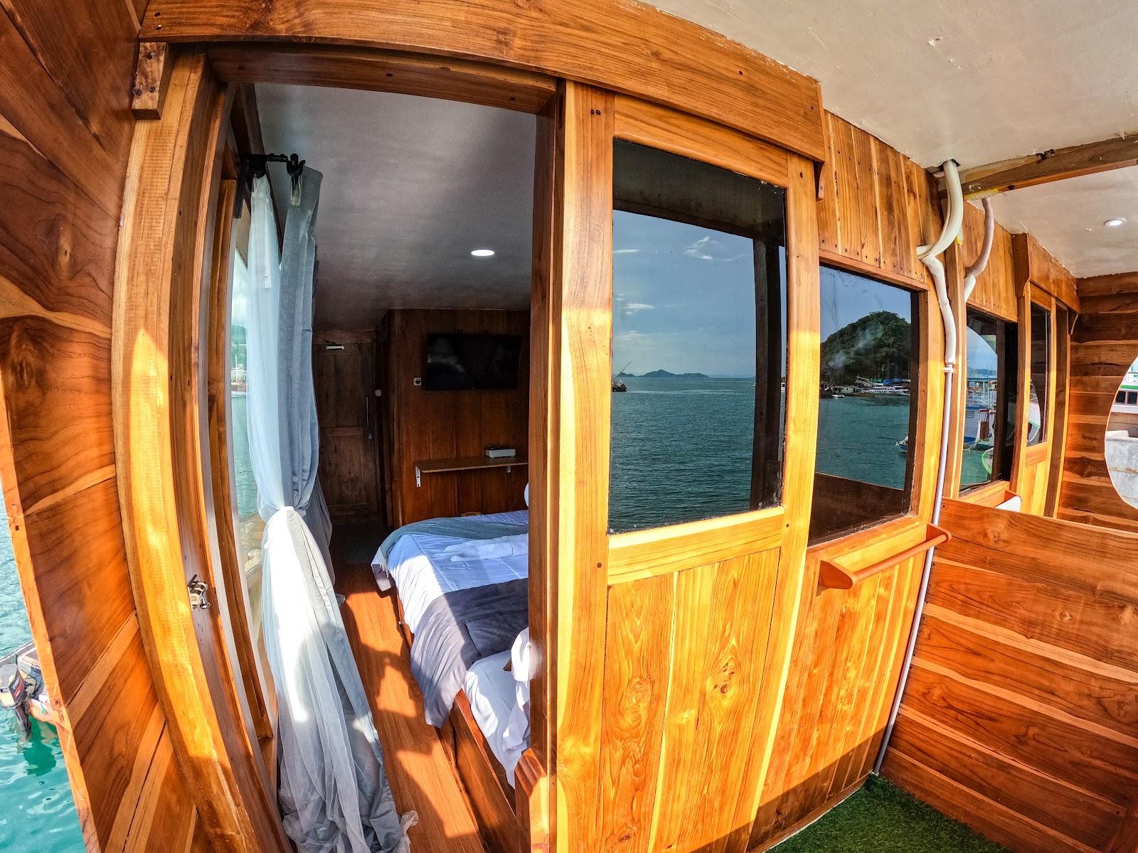 Dinara Live A Board — Master Cabin 6 & 7 (Full sea view, Balcony, Private bathroom) (image 3)